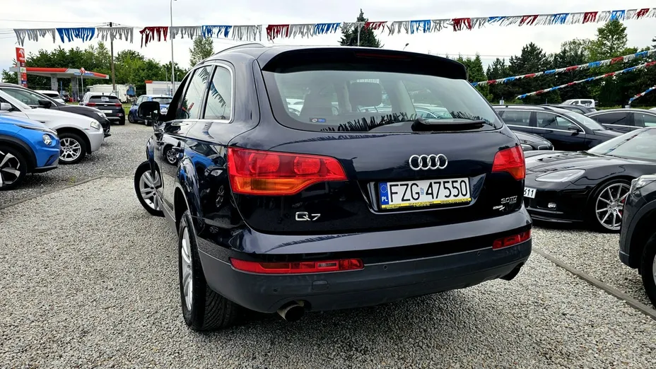 AUDI Q7 -