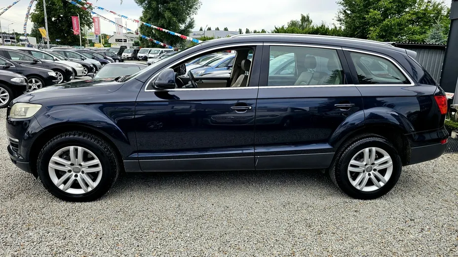 AUDI Q7 -