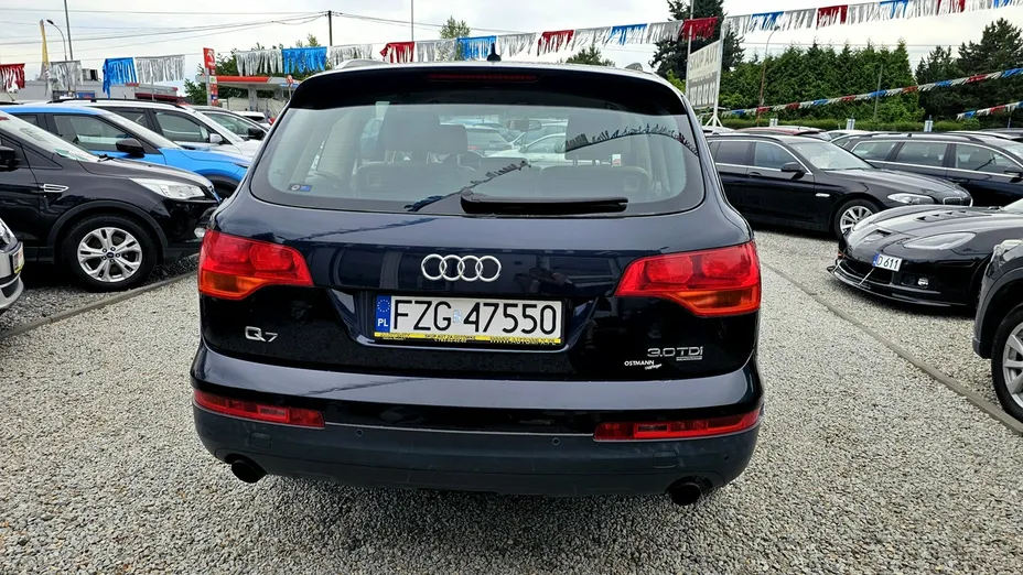 AUDI Q7 -