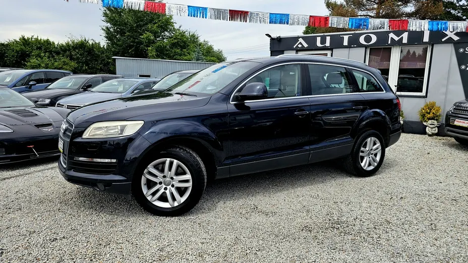 AUDI Q7 -
