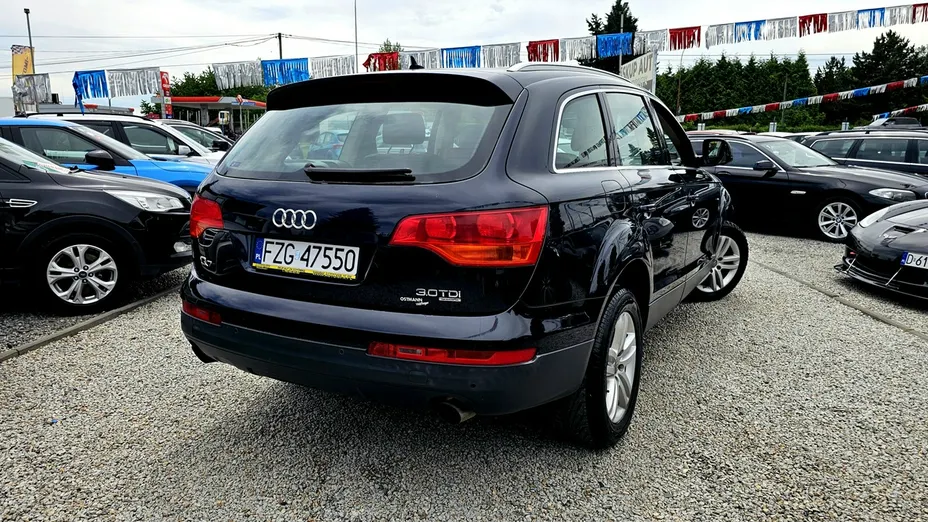 AUDI Q7 -
