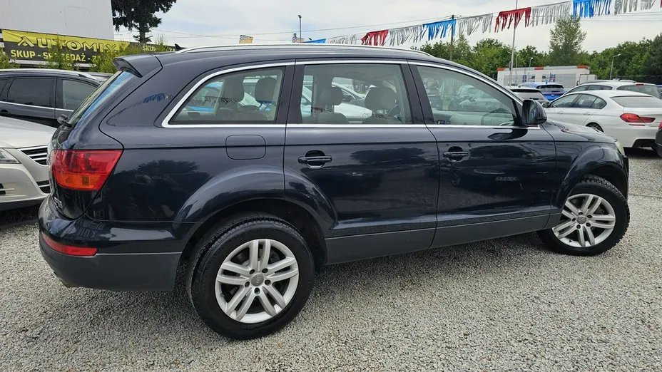 AUDI Q7 -