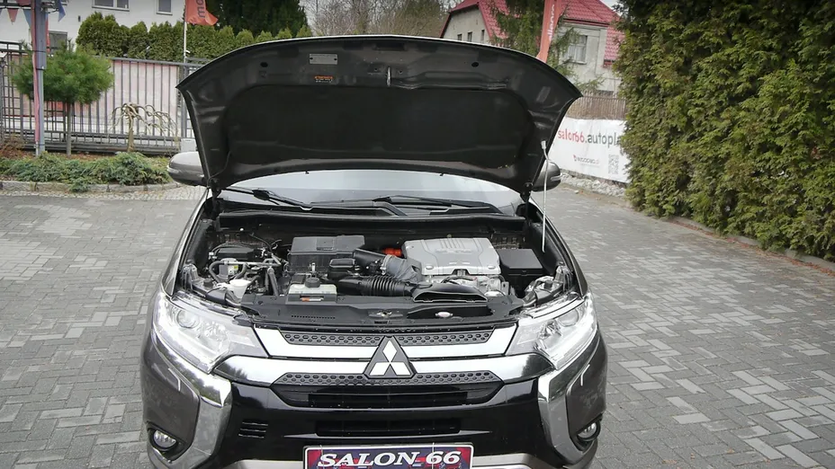 MITSUBISHI Outlander -