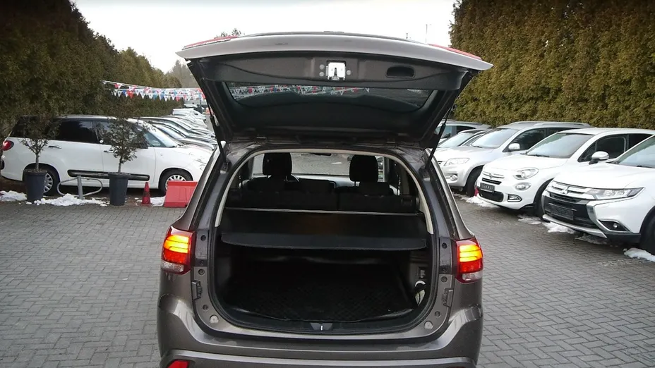 MITSUBISHI Outlander -