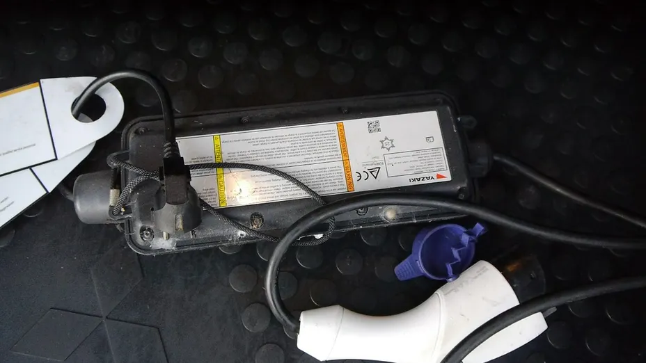 MITSUBISHI Outlander -