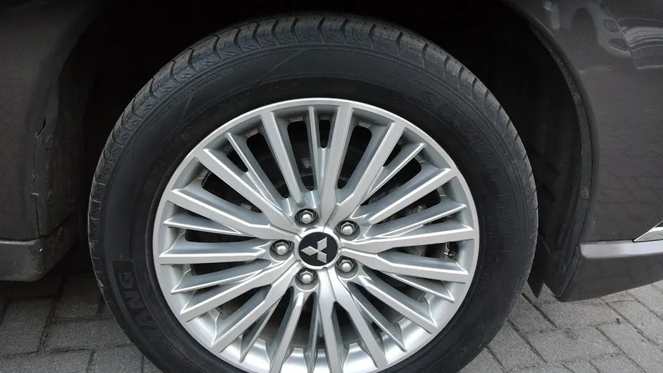 MITSUBISHI Outlander -