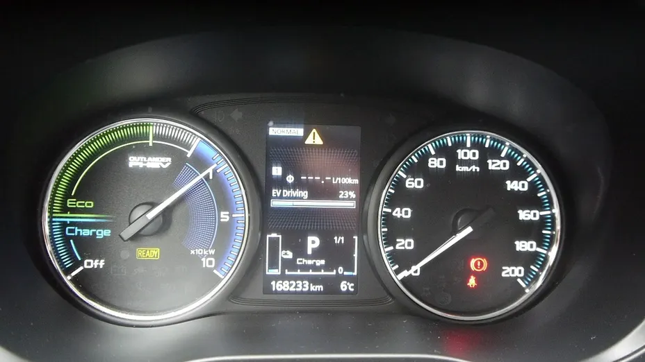 MITSUBISHI Outlander -