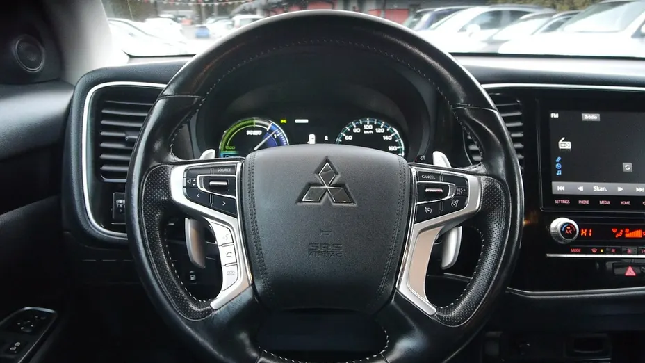 MITSUBISHI Outlander -