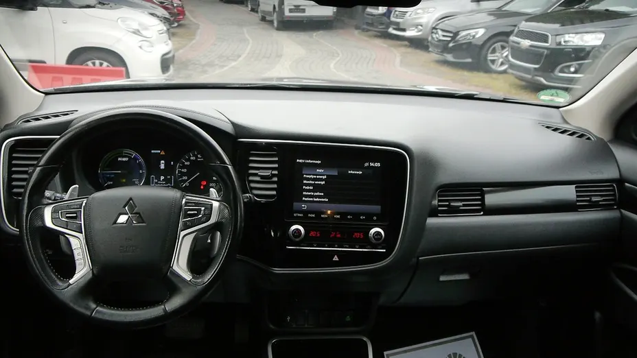 MITSUBISHI Outlander -