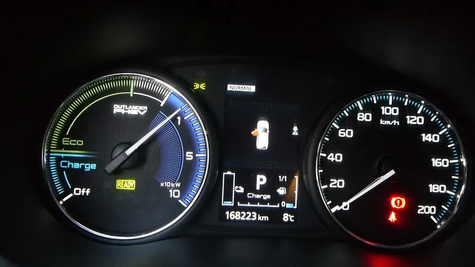 MITSUBISHI Outlander -