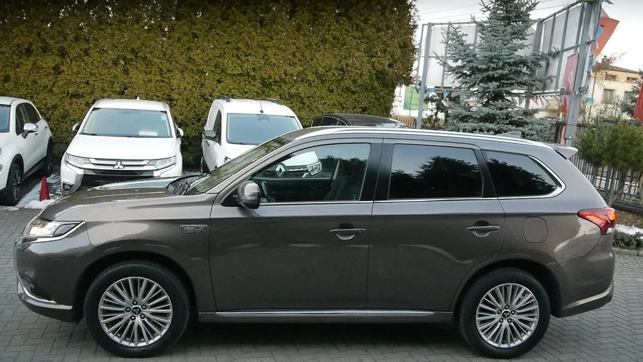 MITSUBISHI Outlander -