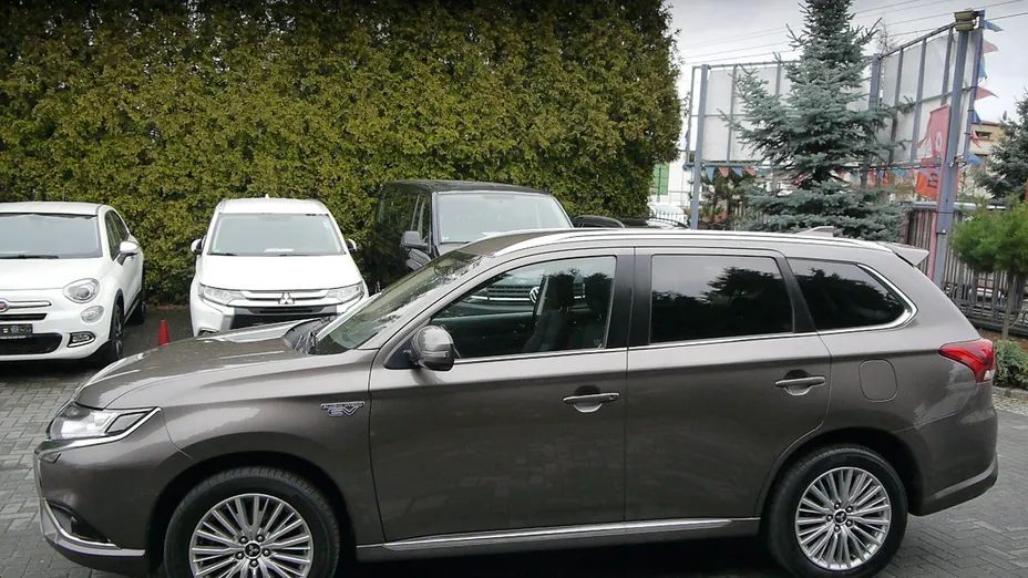 MITSUBISHI Outlander -