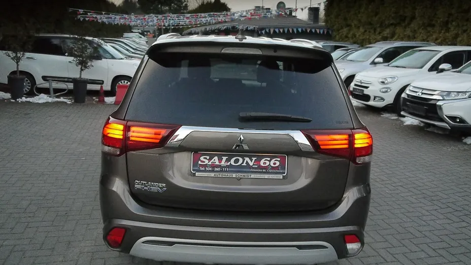 MITSUBISHI Outlander -