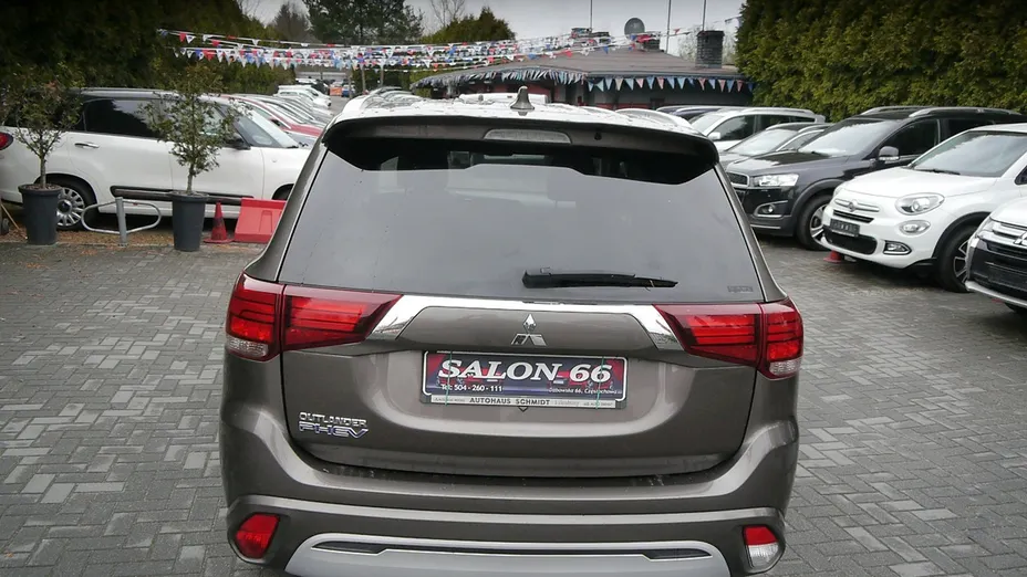 MITSUBISHI Outlander -