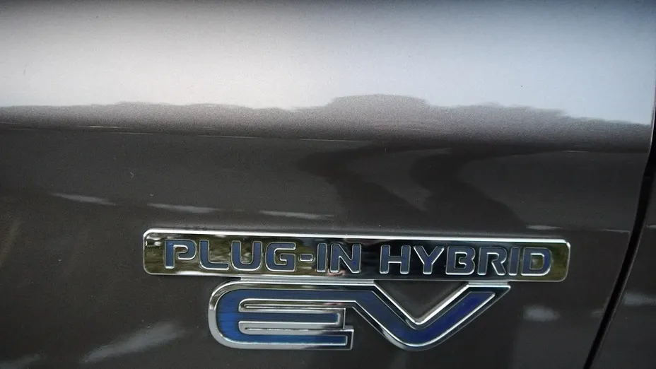 MITSUBISHI Outlander -