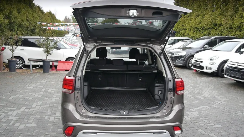 MITSUBISHI Outlander -