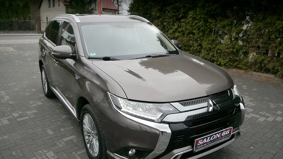 MITSUBISHI Outlander -