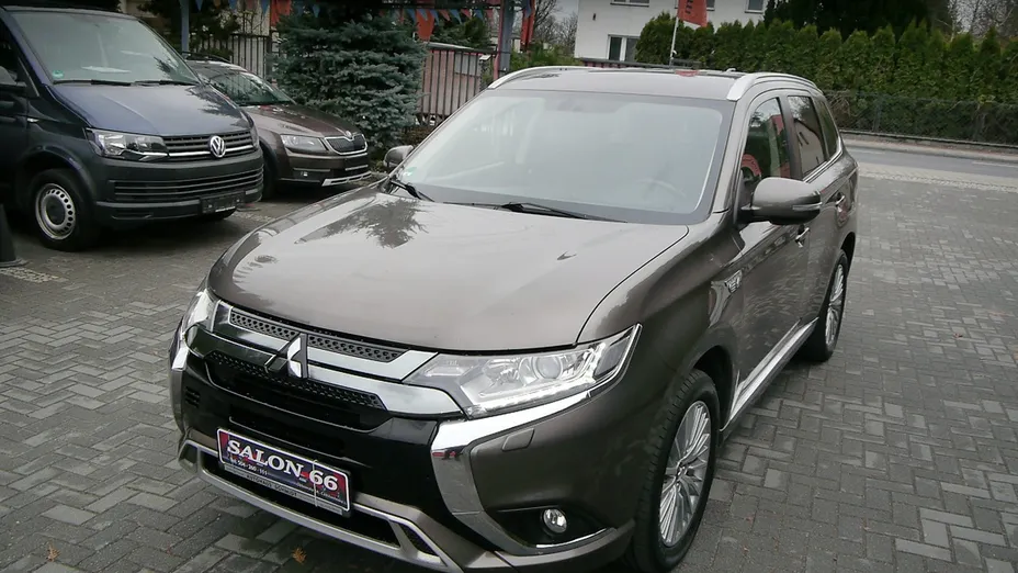 MITSUBISHI Outlander -