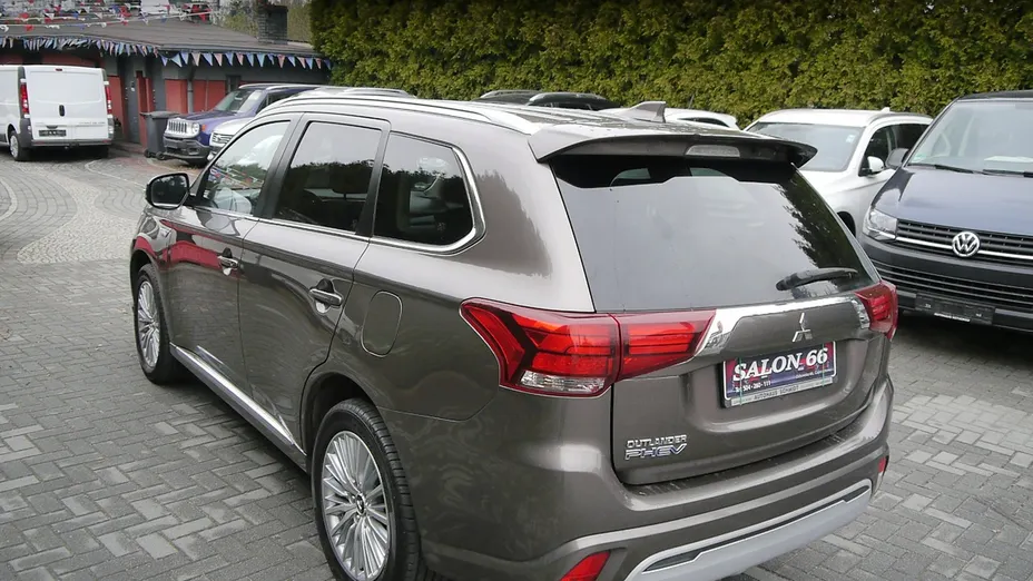 MITSUBISHI Outlander -