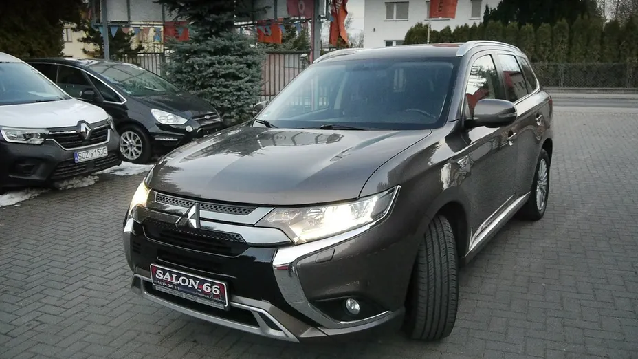 MITSUBISHI Outlander -