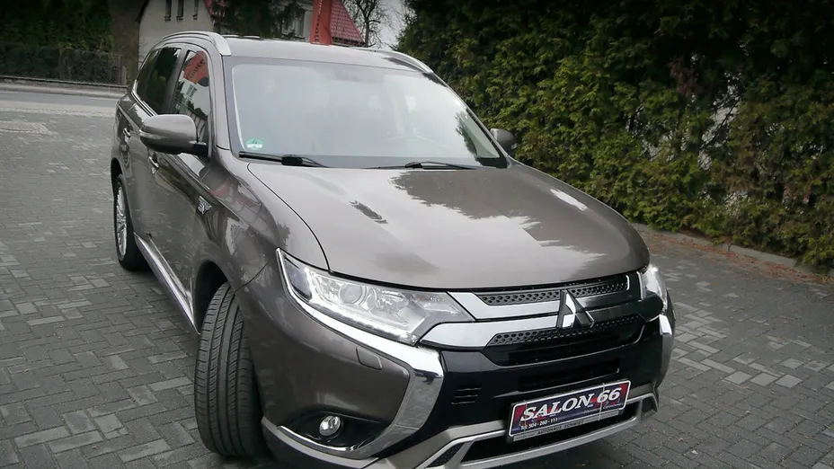 MITSUBISHI Outlander -
