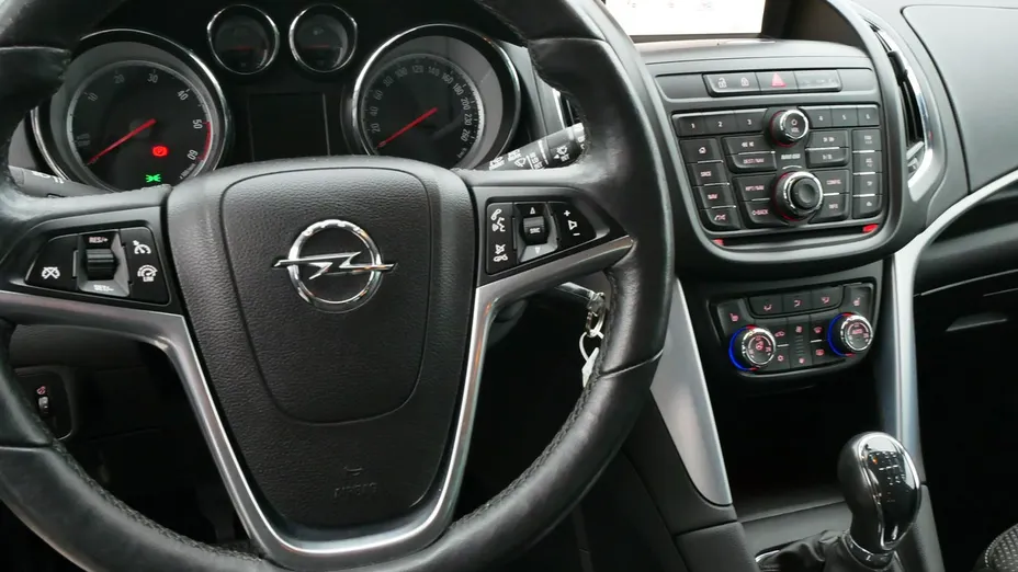 OPEL Zafira -