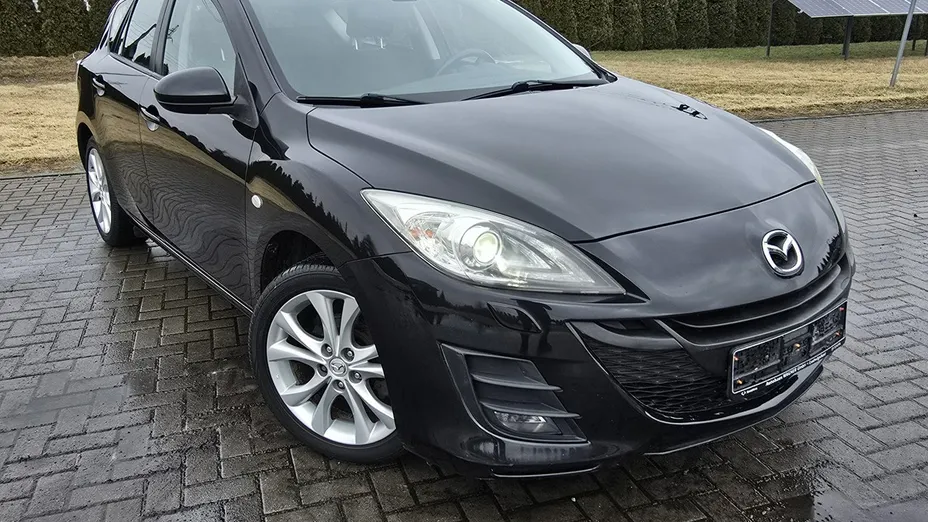 MAZDA 3 -