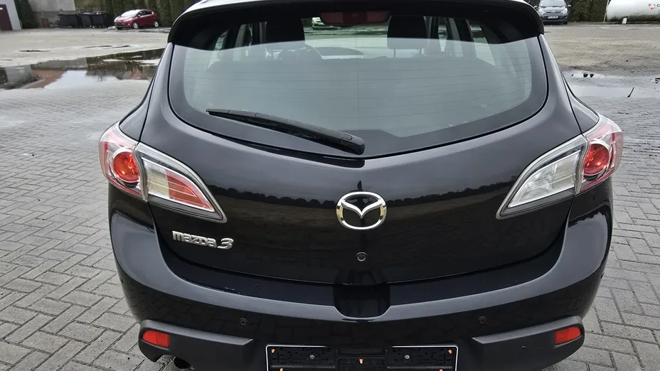 MAZDA 3 -