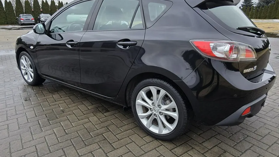 MAZDA 3 -