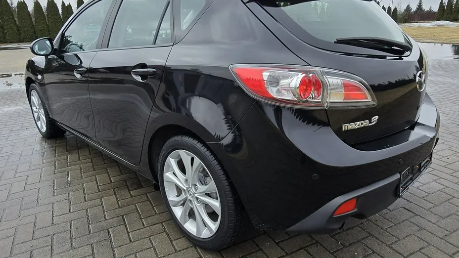 MAZDA 3 -