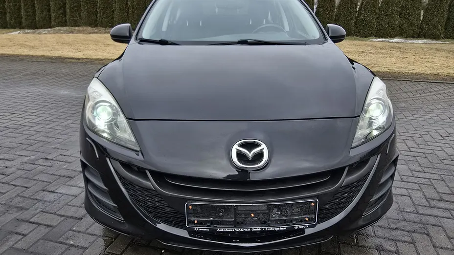 MAZDA 3 -