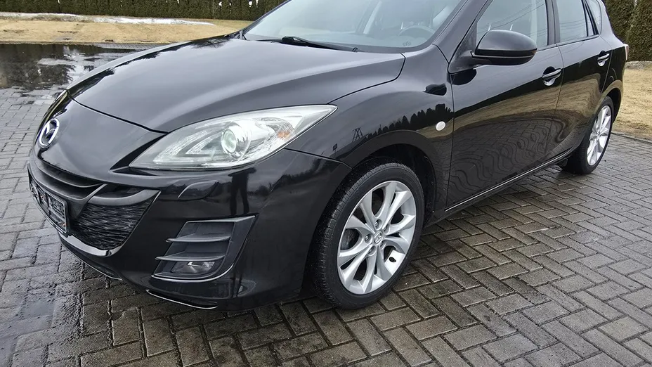MAZDA 3 -