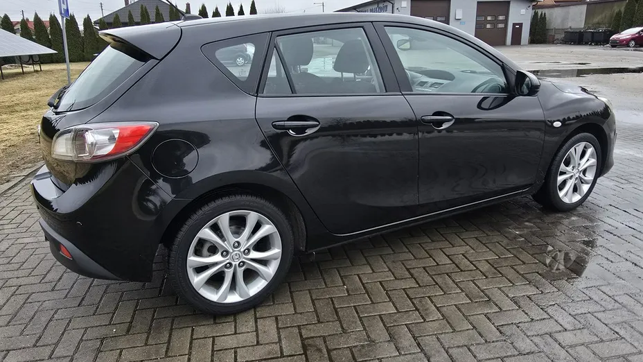 MAZDA 3 -
