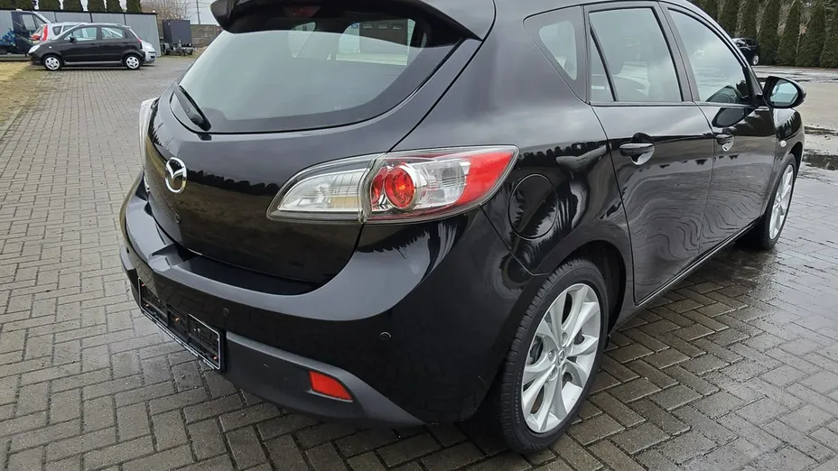 MAZDA 3 -
