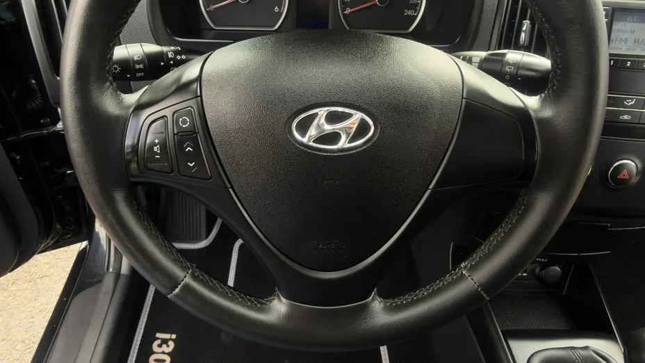HYUNDAI i30 -