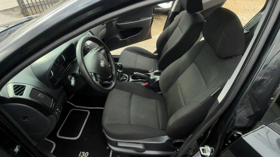 HYUNDAI i30 -