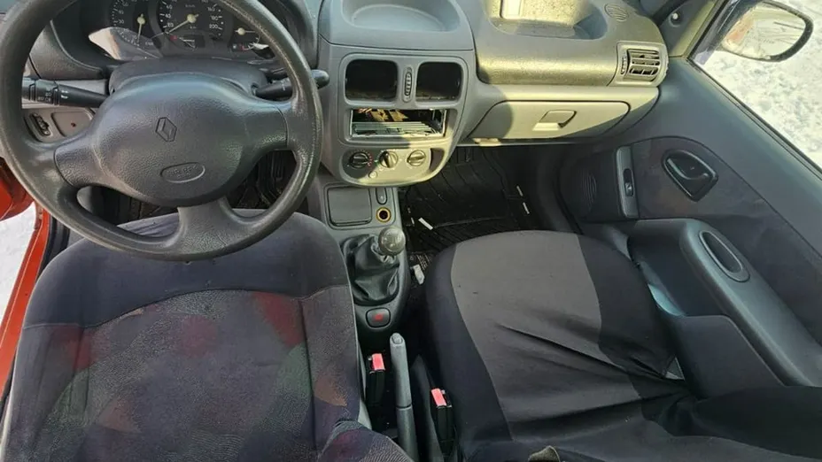 RENAULT Clio -