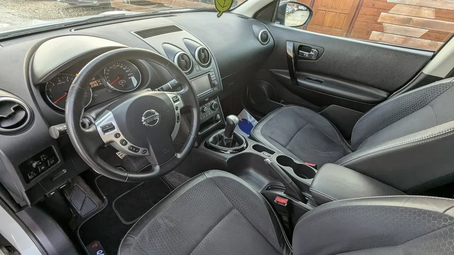 NISSAN Qashqai -