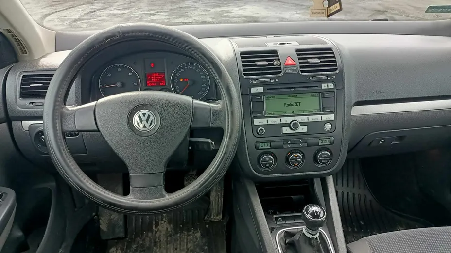 VOLKSWAGEN Jetta -