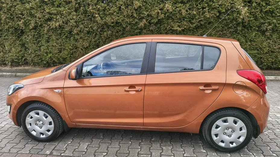 HYUNDAI i20 -