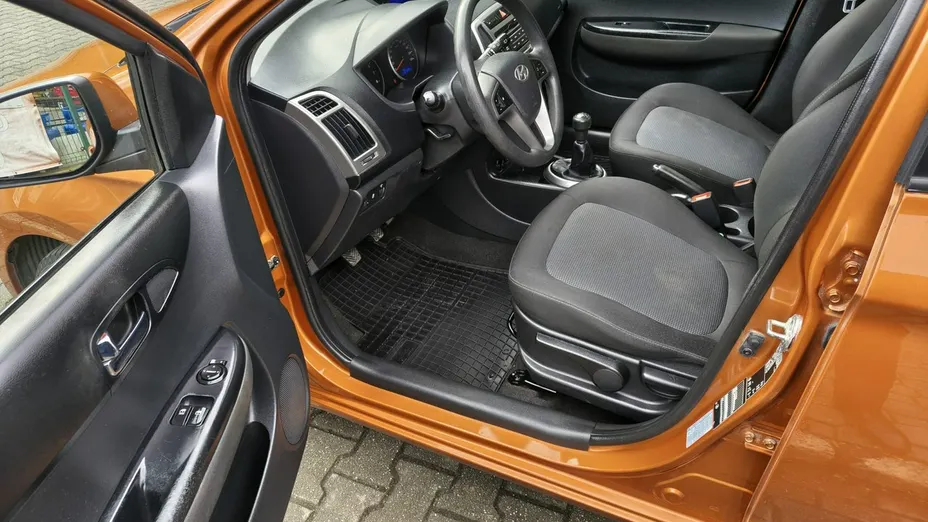 HYUNDAI i20 -