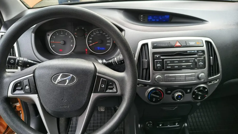 HYUNDAI i20 -