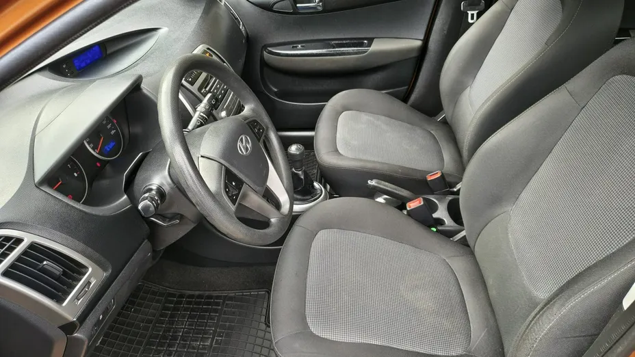 HYUNDAI i20 -