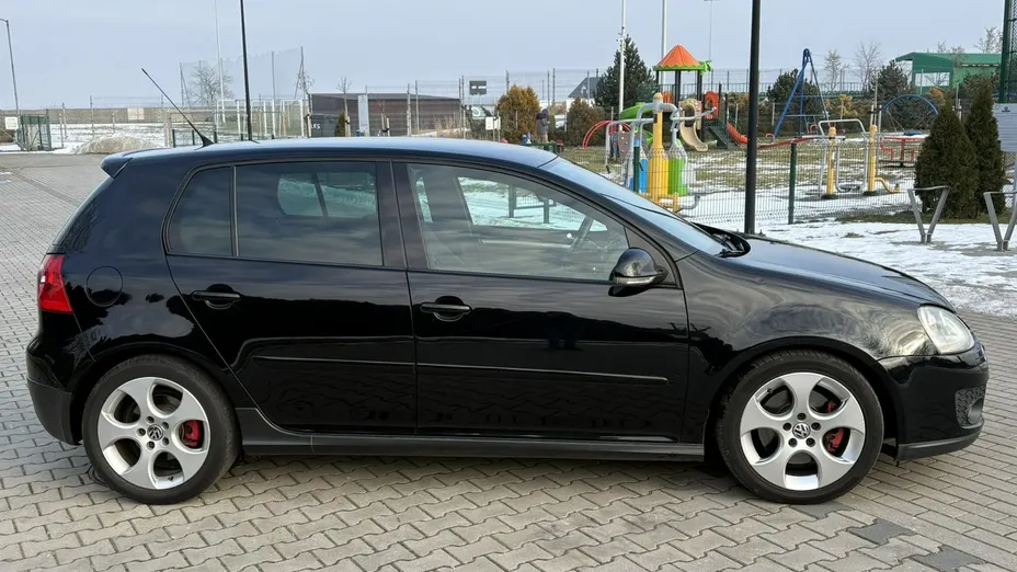 VOLKSWAGEN Golf -