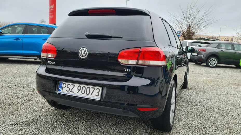 VOLKSWAGEN Golf -