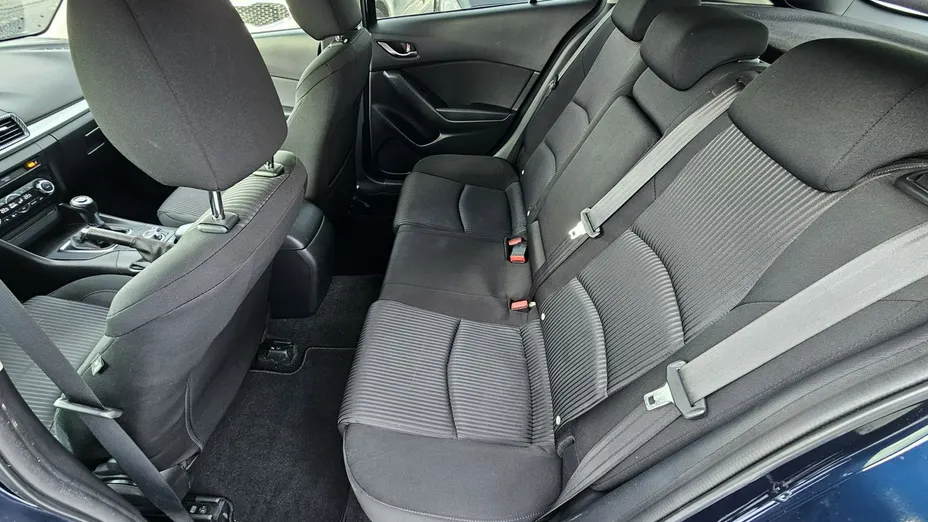MAZDA 3 -