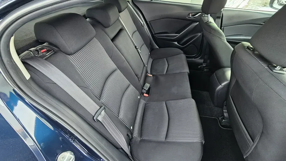 MAZDA 3 -