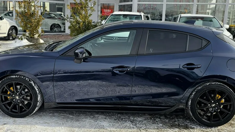 MAZDA 3 -