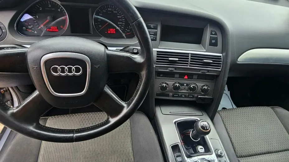 AUDI A6 -