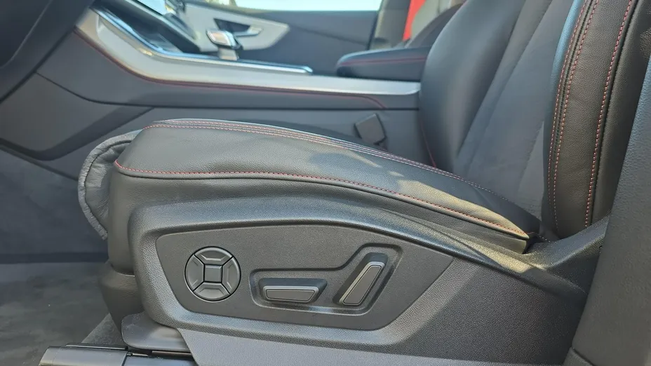 AUDI Q7 -